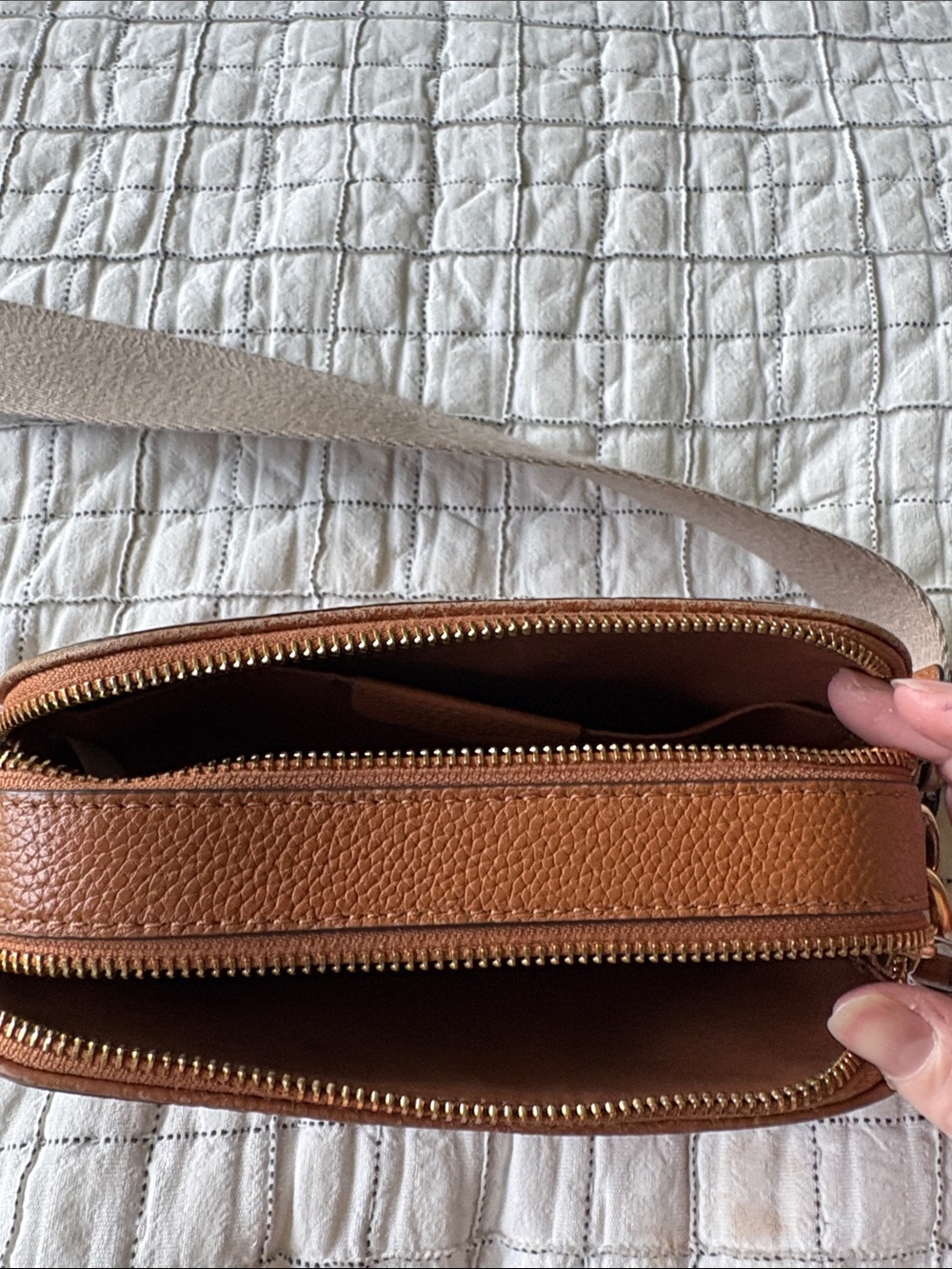 Tory Burch Caramel Pebbled Leather Crossbody Camera Bag with Wide Strap - Picture 6 of 7